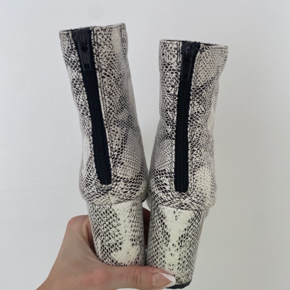 Snake skin heeled booties - Picture 2 of 4